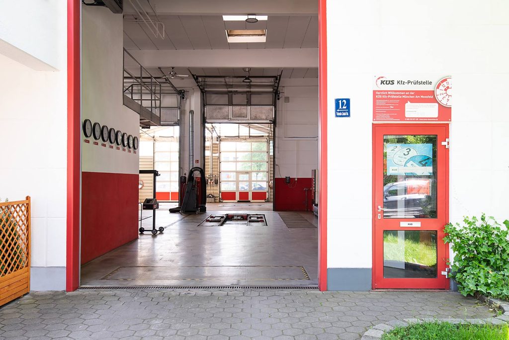 Blick in die Prüfhalle Am Moosfeld