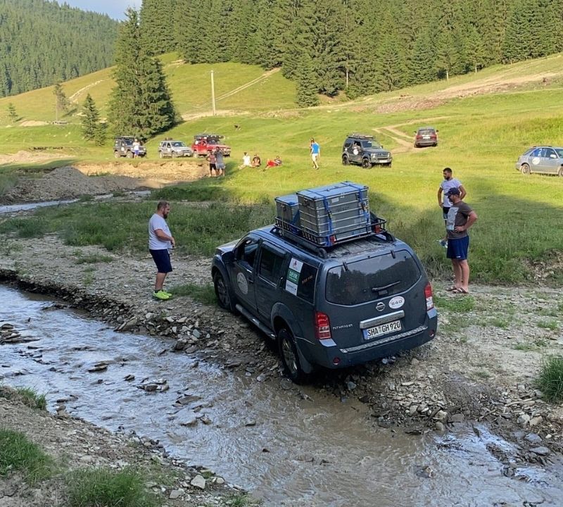 Geländewagen bei der Rallye Transilvanien