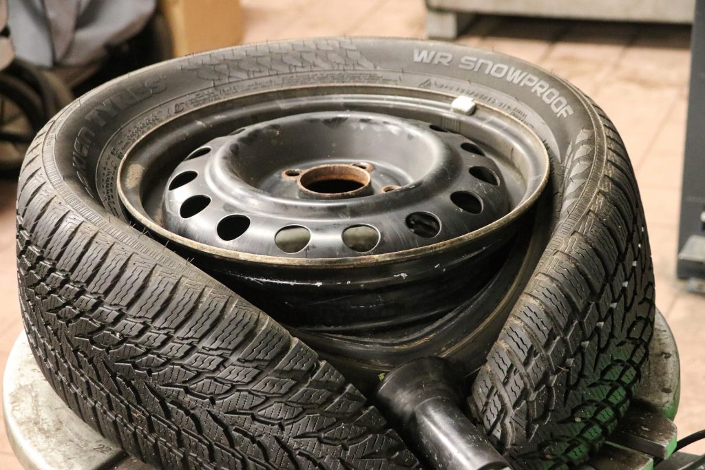 Reifen auf einer Montiermaschine